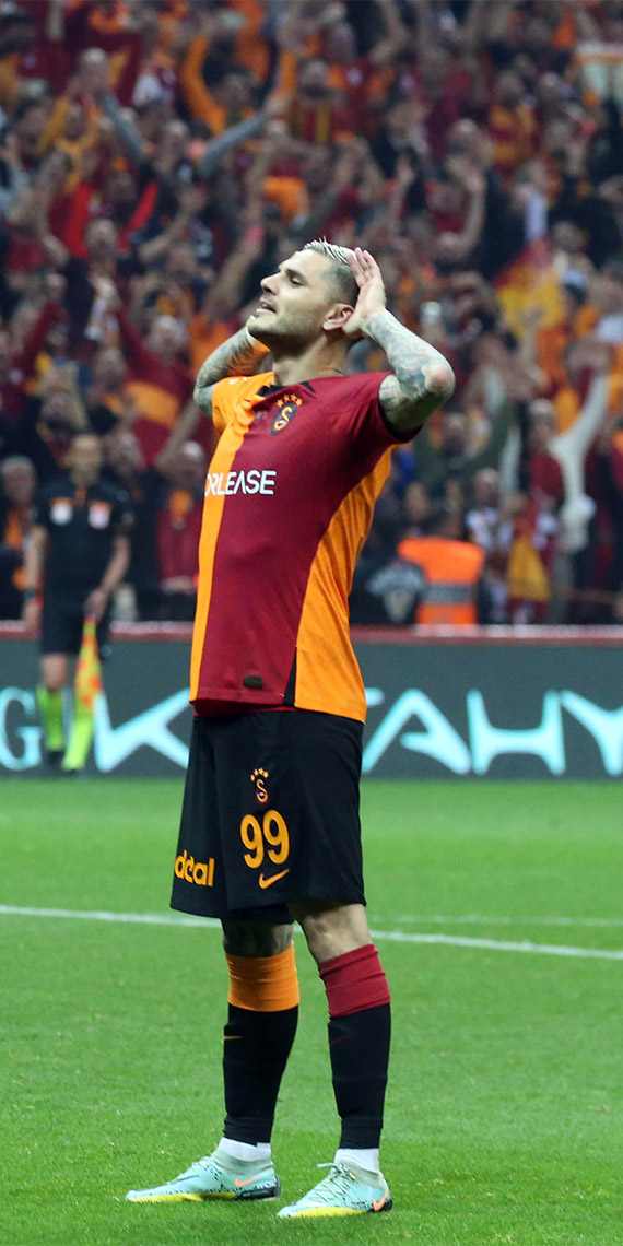 Spor Toto Süper Lig’in 37’nci hafta derbi maçında Galatasaray Fenerbahçe'yi 3-0 mağlup etti. Sarı-kırmızı ekibe galibiyeti getiren golleri 28 ve 79’uncu dakikalarda Zaniolo ile 71’inci dakikada Icardi kaydetti.