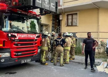 Çekmeköy'de 4 katlı binanın bodrum katında doğalgaz patlaması