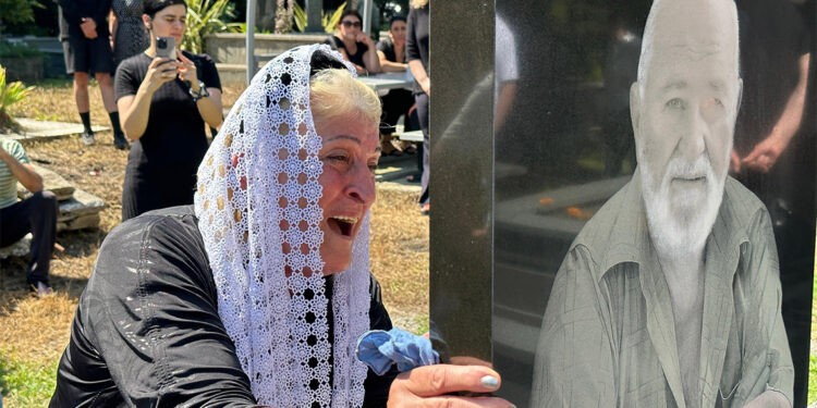 Sovyet askerlerince kurşuna dizilerek öldürülen dede artık gerçek mezarında