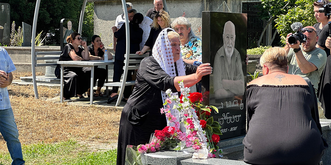 Artvin’den gittiği Gürcistan’da iç savaş sonrası 1937 yılında Sovyet askerlerince kurşuna dizilerek öldürülen Hasan Dişli'nin (33) ailesi, cesedin bulunması için girişimlerde bulundu; ancak sonuç alamadı.