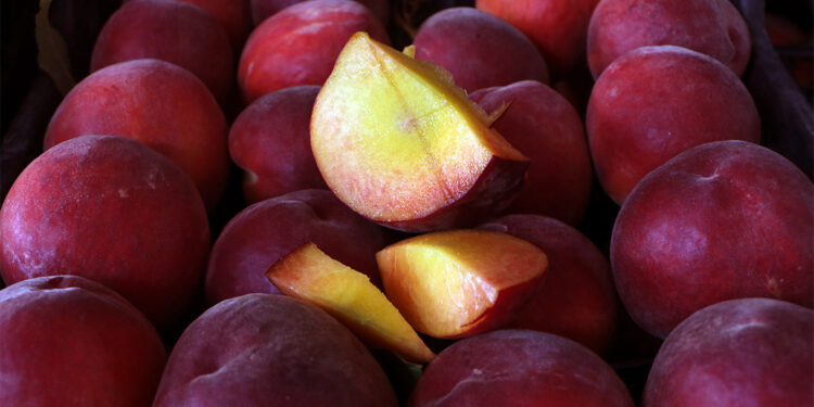 Halde 7 lira olan şeftali markette 27 lira