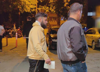 Hırsız ev sahibini boynundan bıçakladı