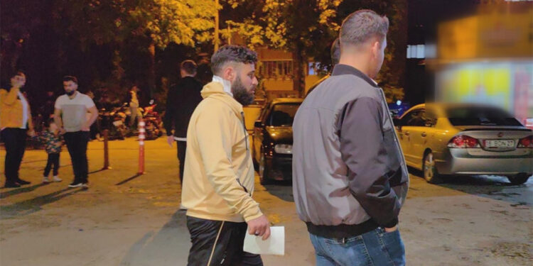 Hırsız ev sahibini boynundan bıçakladı