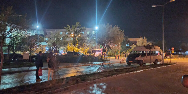 Van'da taş sopa ve bıçaklı kavgada 14 kişi yaralandı