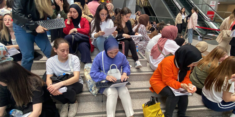 İstanbul Adalet Sarayı'nda katiplik sınavı