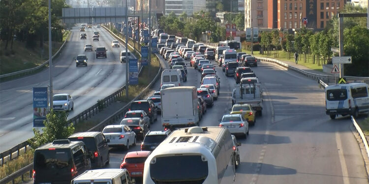 İstanbul'da bayram tatili trafik yoğunluğu