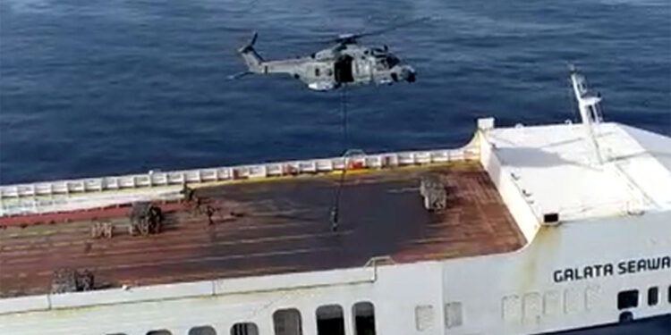 'Galata Seaways' gemisindeki kaçaklara müdahale ediliyor