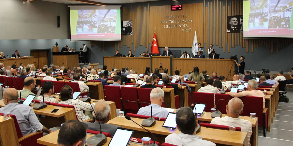 İzmir büyükşehir belediyesi meclisinde arbede