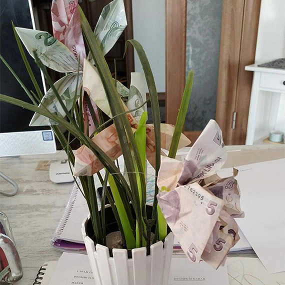 İzmir'de 2.2 milyonluk kapora dolandırıcılığına 20 gözaltı