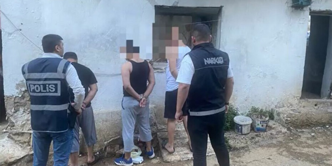 İzmir'de uyuşturucu madde ticareti; 45 gözaltı