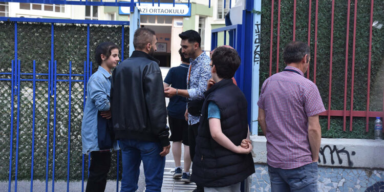 LGS sınavına İzmir'de 53 bin 958 kişi katıldı