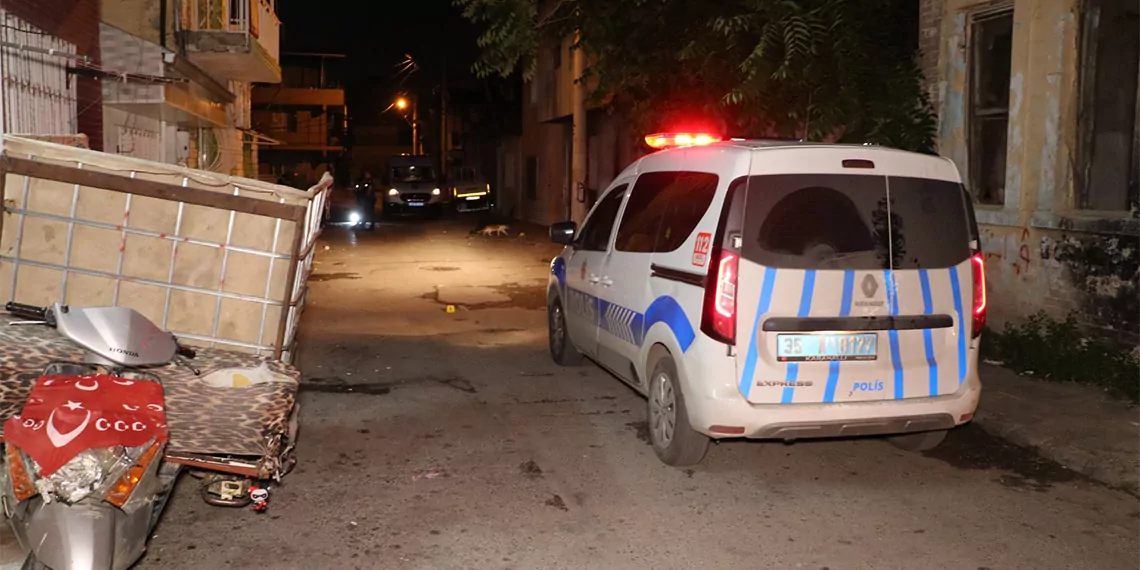 İzmir'de 3 kişinin tartışması silahlı kavgaya döndü