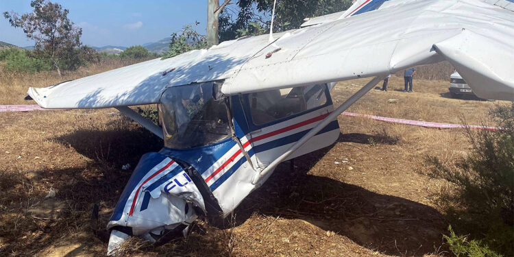 İzmir'de uçak düştü