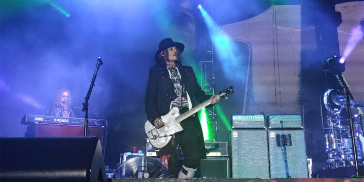 Johnny Depp Türkiye'deki hayranlarıyla buluştu