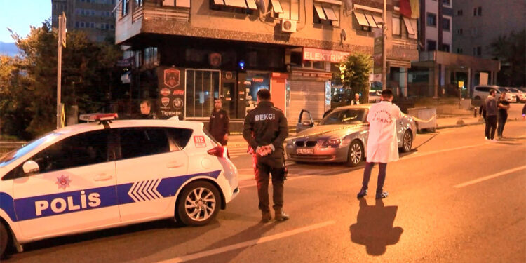 Kadıköy'de iki grup arasında silahlı kavga