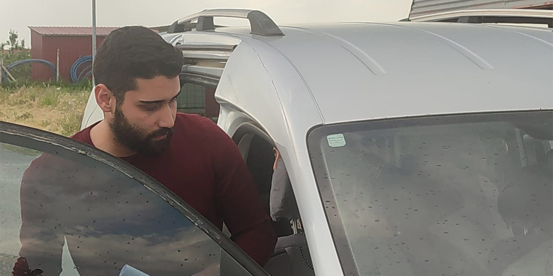 Ayşe Dırla'yı (35) dövdüğü öne sürülen Özgür Duran'ı (32) engel olmak isterken kalbinden bıçaklayan Kadir Şeker cezaevinden izinli olarak tahliye oldu.