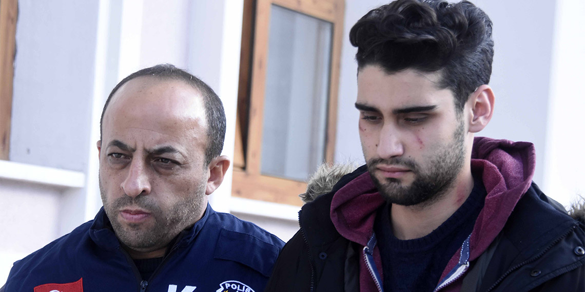 Konya'da, sevgilisi Ayşe Dırla'yı (35) dövdüğü öne sürülen Özgür Duran'ı (32) engel olmak isterken kalbinden bıçaklayıp öldürdüğü gerekçesiyle 10 yıl 10 ay hapis cezası alan Kadir Şeker'in cezası onandı.