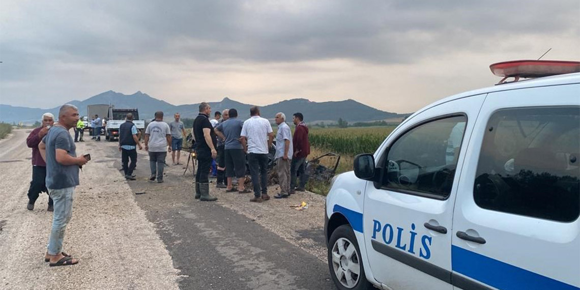 Kamyonetle çarpışan otomobilde 2 kişi yaralandı