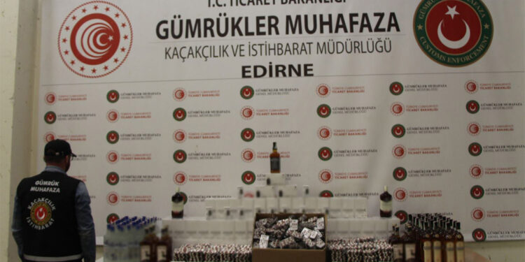 Kapıkule'de elektronik sigara alkollü içki ve ilaç ele geçirildi