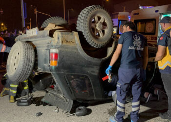 Düzce'de kavşakta otomobil ile cip çarpıştı