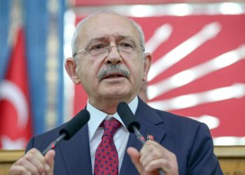 Kılıçdaroğlu darbedilen gazeteci ile görüştü