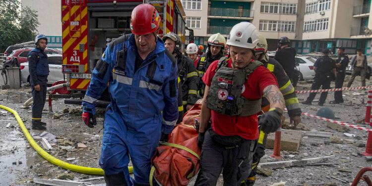 Kiev'de düzenlenen bombardımanda 5 kişi öldü