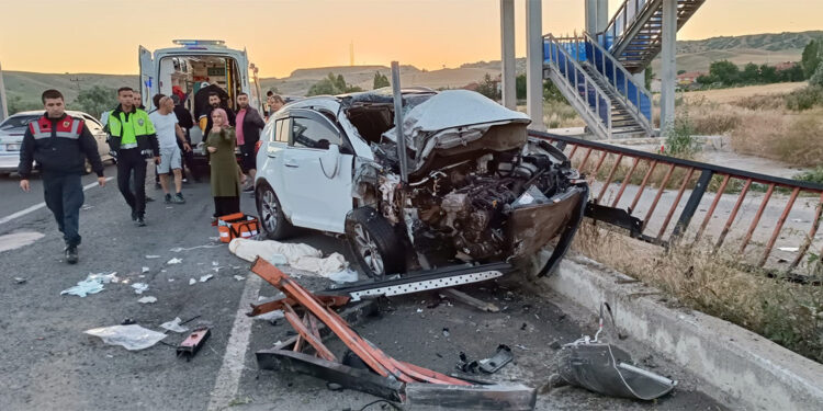 Kırıkkale'de köprü korkuluklarına çarpan cipte 1 kişi öldü