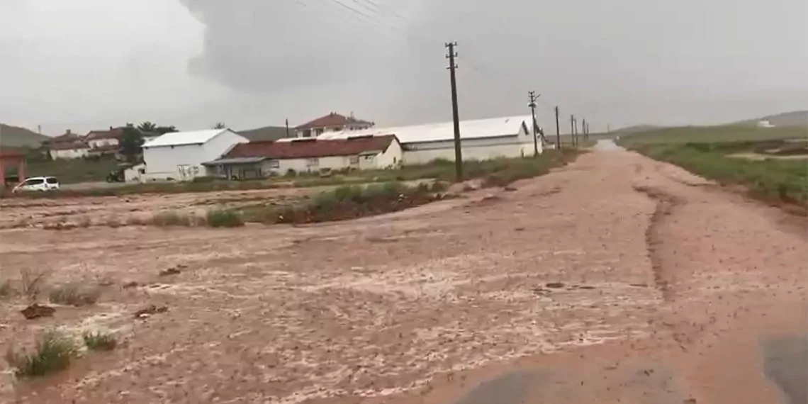 Kırıkkale'de sağanak sele neden oldu