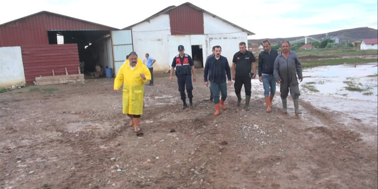 Kırıkkale'de sağanak sele neden oldu