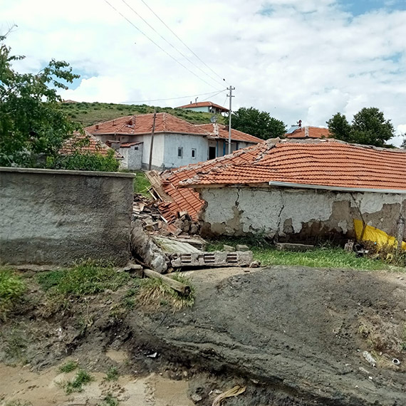 Kırşehir'de etkili olan sağanakta 10 küçükbaş öldü