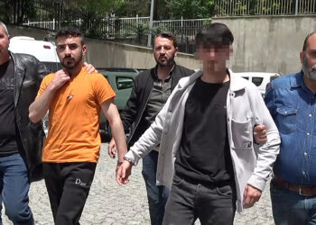 kız arkadaşlarına laf atanı bıçaklayarak öldürdü