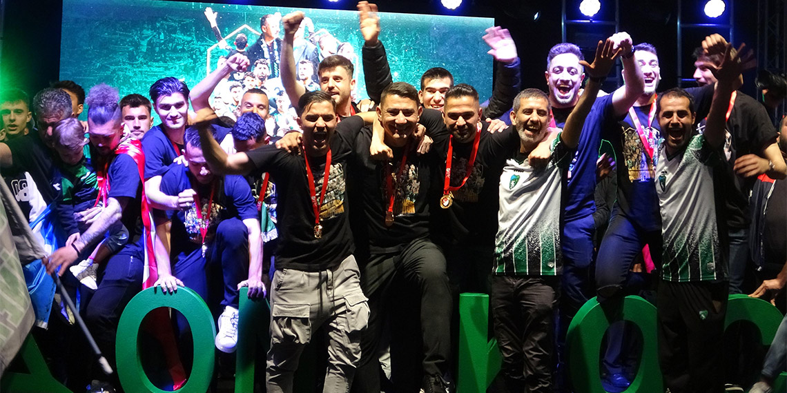 Değerli Okuyucularım! Başlığı görünce Şanlı Türk Ordusu'nun bir neferinden bahsedeceğimi zannedebilirsiniz! Fakat bahsedeceğim kişi Türk Futbolunun Anadolu Beyi Kocaelisporumuz'u Amatör'den çıkartarak taraftarın "Orgeneral" lakabına lâyık görülen Şanlı bir Türk evladı Sn. Bahri Yavuz'dur!