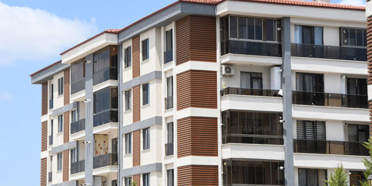 'Daha kötü insanlara satılıktır' yazısı mahkeme kararıyla kaldırıldı