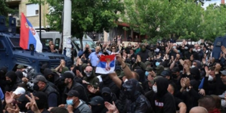 KFOR, gazetecilere yönelik saldırıları kınadı