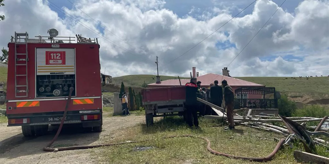 Karalar köyünde 6 farklı noktada çıkan yangında 13 büyükbaş öldü