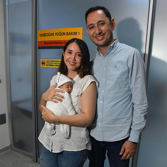 Lila bebek kuvözden çıktı