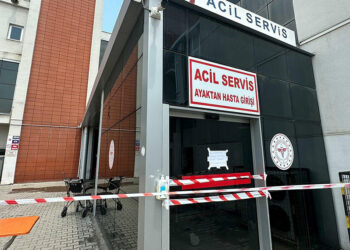 Manisa'daki sağanakta devlet hastanesini su bastı