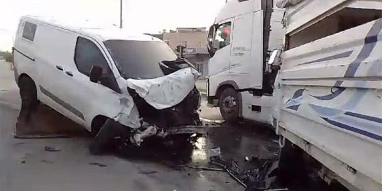 Mersin'de 4 araç çarpıştı