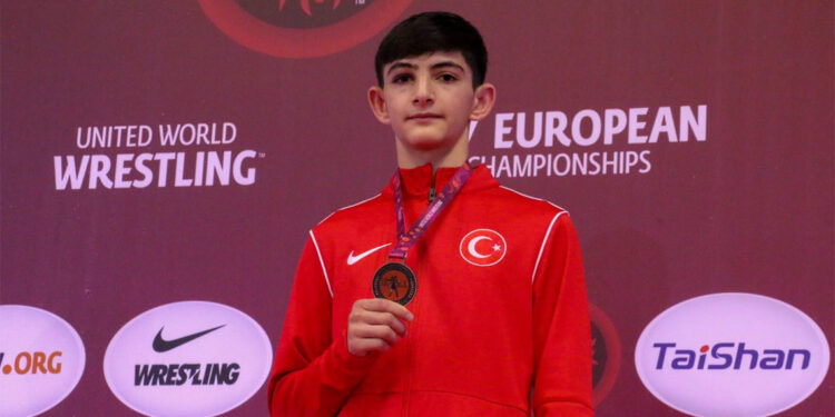 Mehmet Hanifi Sarp Avrupa üçüncüsü oldu