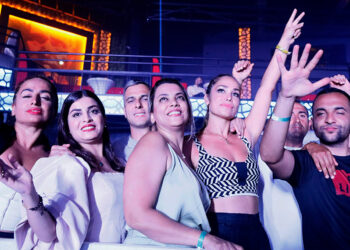 Müzik yasağının kaldırıldığı Antalya'da mekanlar doldu
