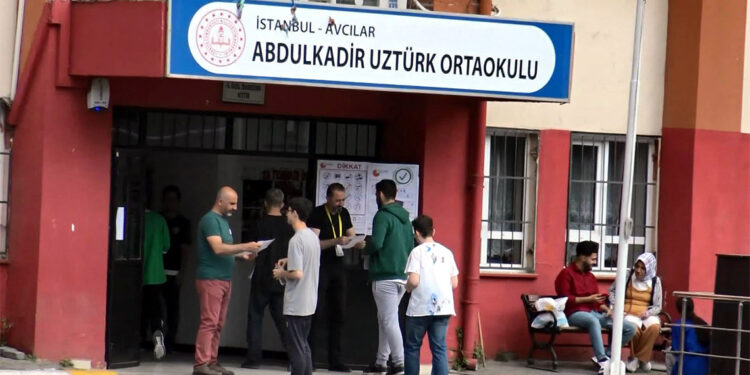 Okulları karıştırdı; sınava son anda yetişti