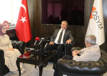 ÖSYM Başkanı en yaşlı ve en genç üniversite adayları ile buluştu