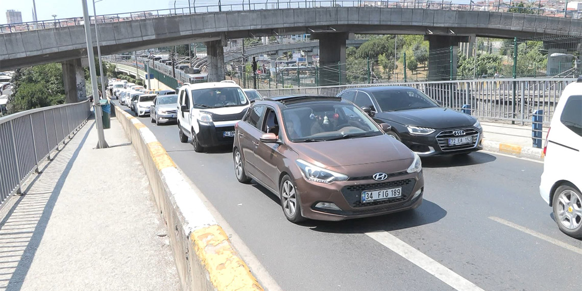 Otobüs şoförleri trafik yoğunluğundan şikayetçi