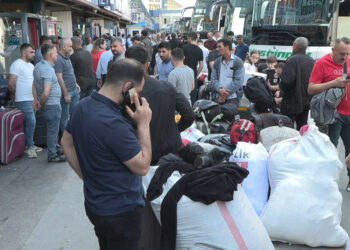 Otobüs şoförleri trafik yoğunluğundan şikayetçi