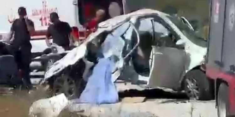 30 metreden yuvarlanan otomobildeki karı-koca öldü