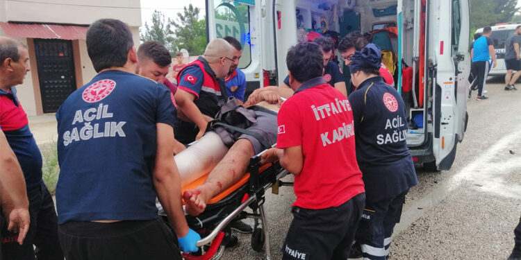 Osmaniye'de işçi servis minibüsü ile otomobil çarpıştı; 1 ölü 9 yaralı