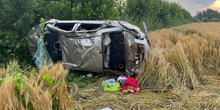Tokat'ta otomobil tarlaya devrildi; 1 ölü 4 yaralı