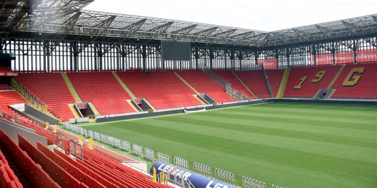 Gürsel Aksel Stadı final maçına hazır