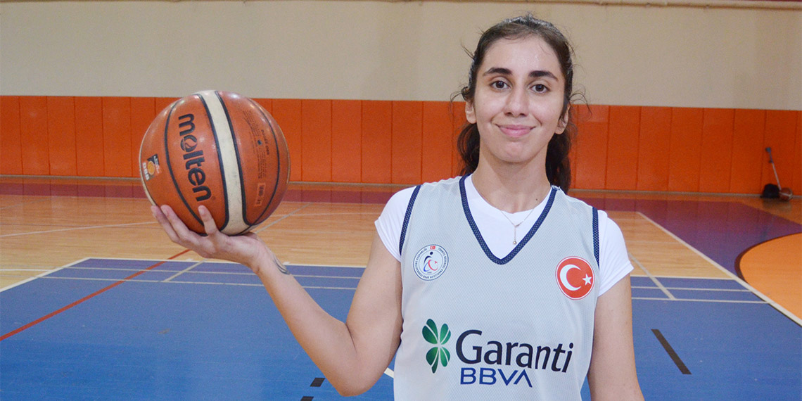 Serebral palsi hastası Begüm basketbolla hayata tutundu