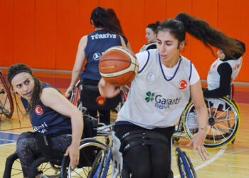 Serebral palsi hastası Begüm basketbolla hayata tutundu